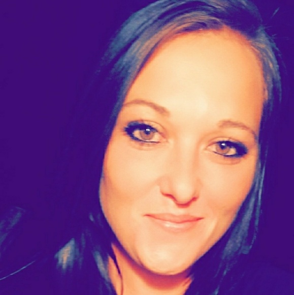 Meet your Posher, Stacie - Picture 1 of 3